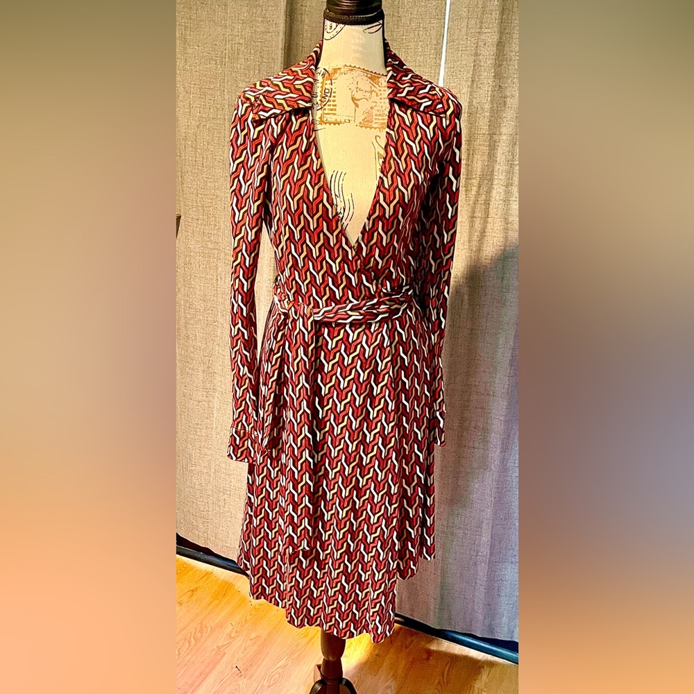 DIANE VON FURSTENBURG Geometric Print Wrap Midi Dress